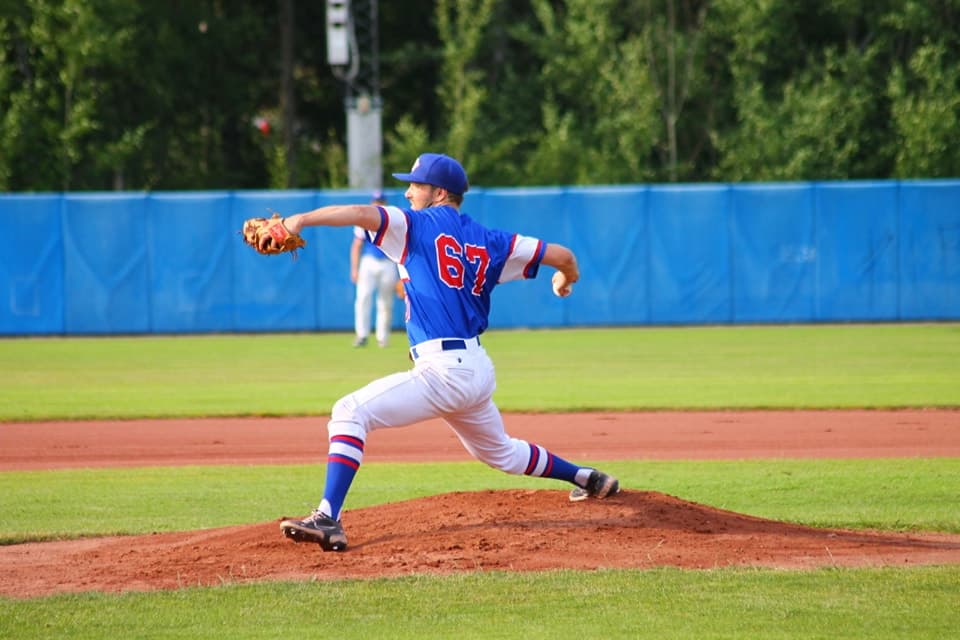 Baseball pitcher i aksjon - Vålerenga Baseball kamp